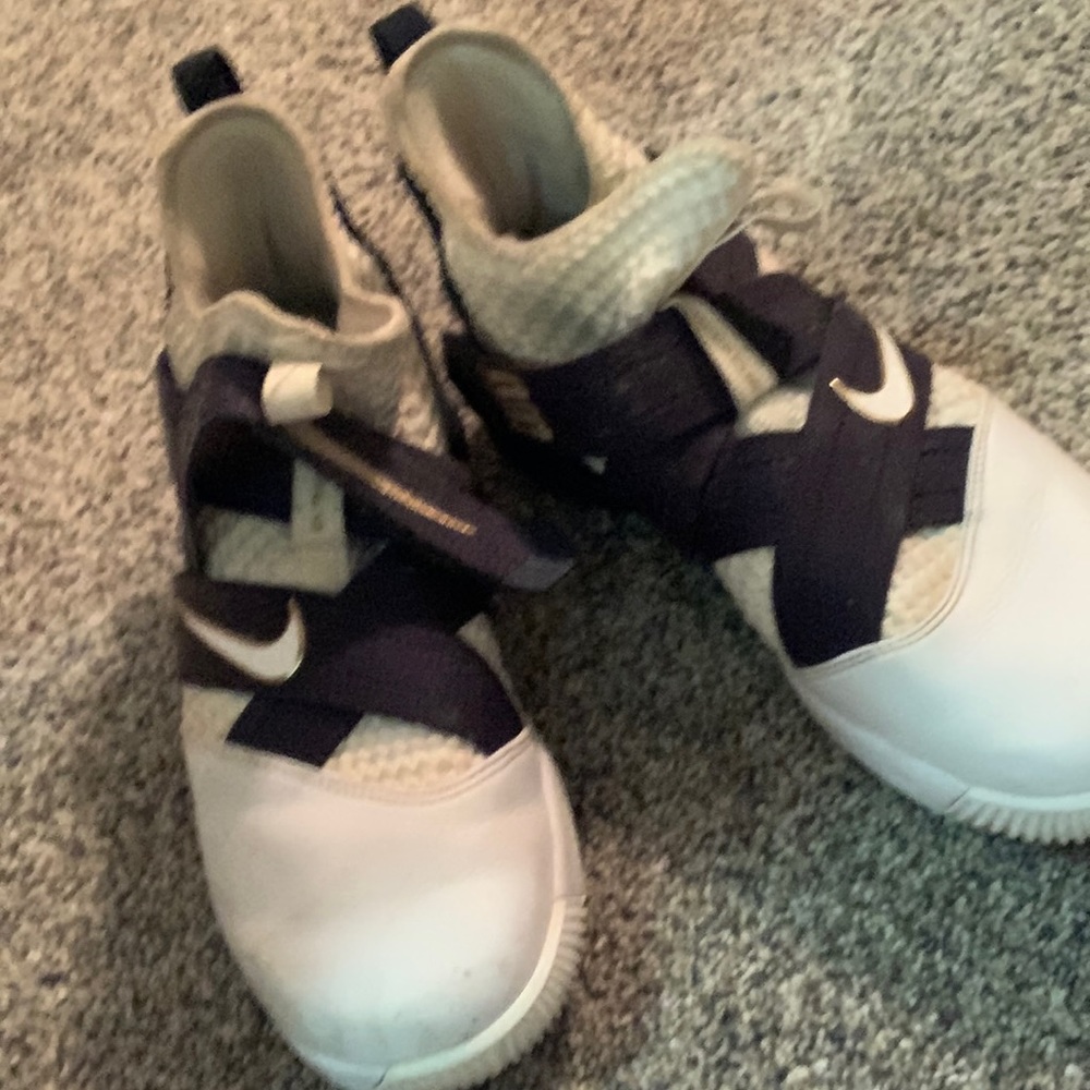 Lebron soldier basketball shoes size 9.5 men’s